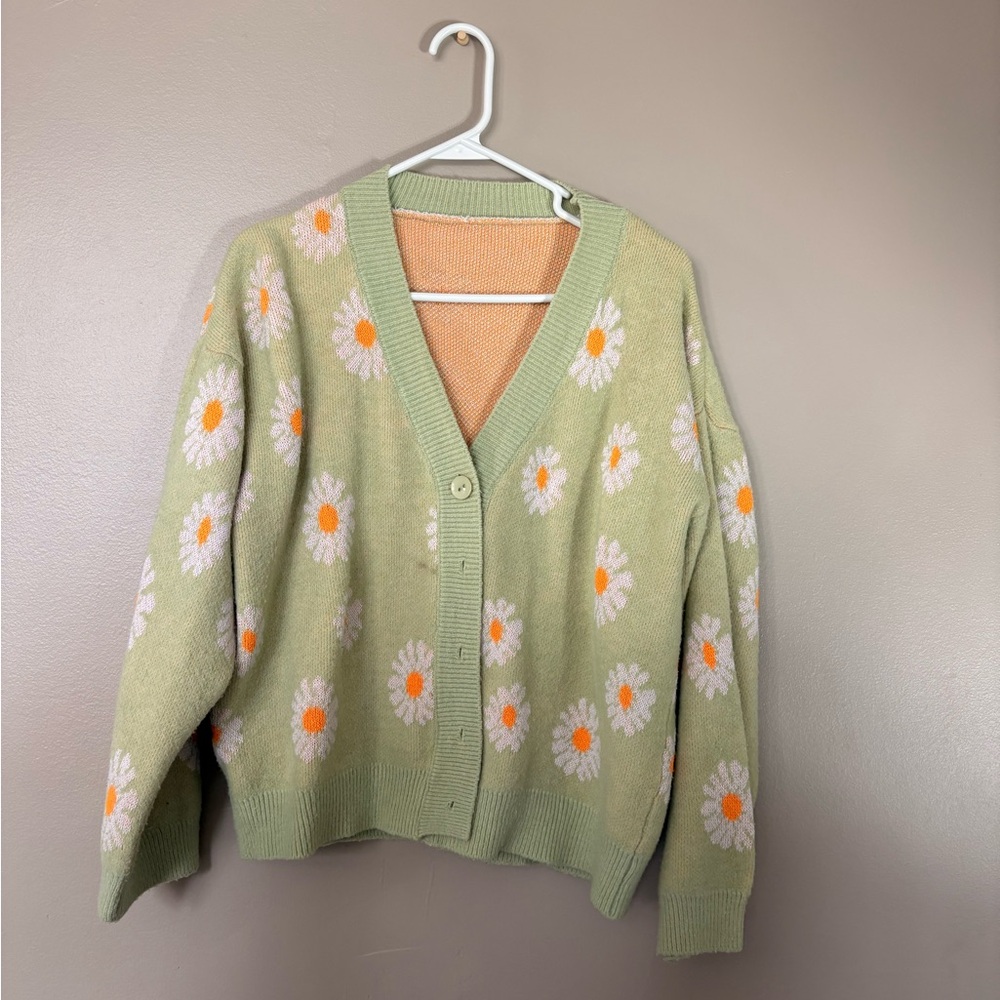 Daisy Patterned Cardigan in Soft Green